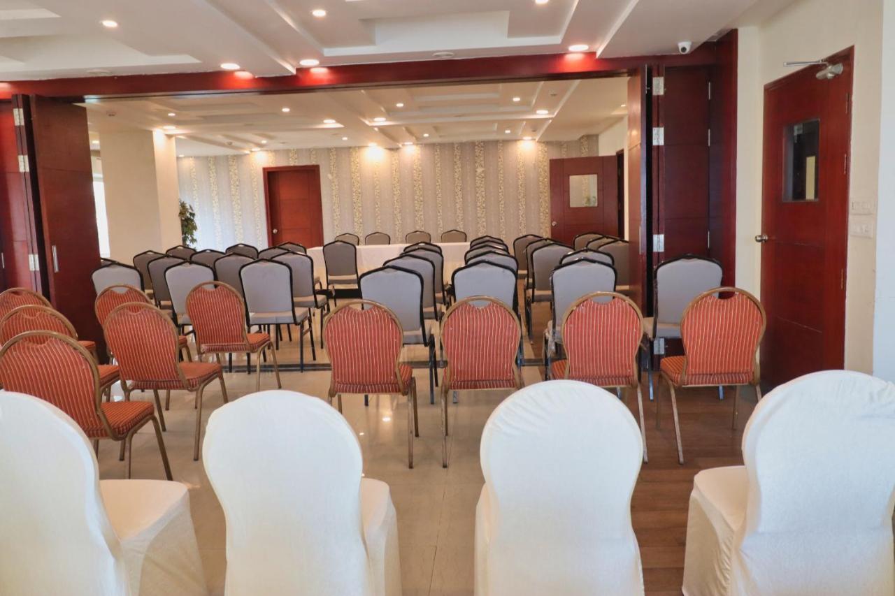 Crestmont Ashapurna Jaipur, Banipark Hotel Eksteriør billede