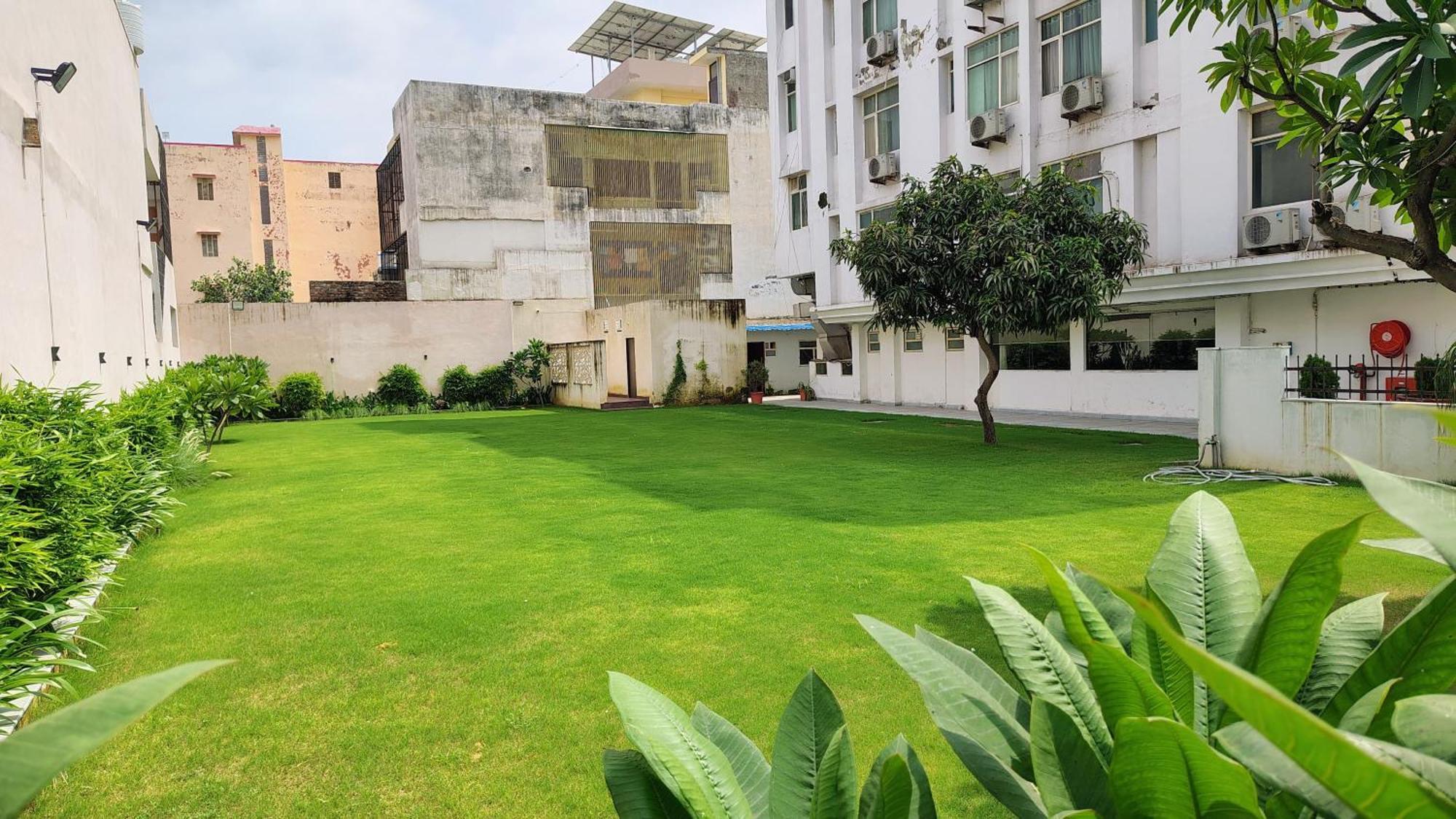 Crestmont Ashapurna Jaipur, Banipark Hotel Eksteriør billede