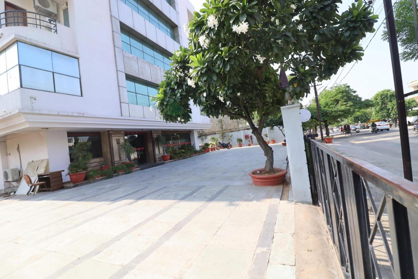 Crestmont Ashapurna Jaipur, Banipark Hotel Eksteriør billede
